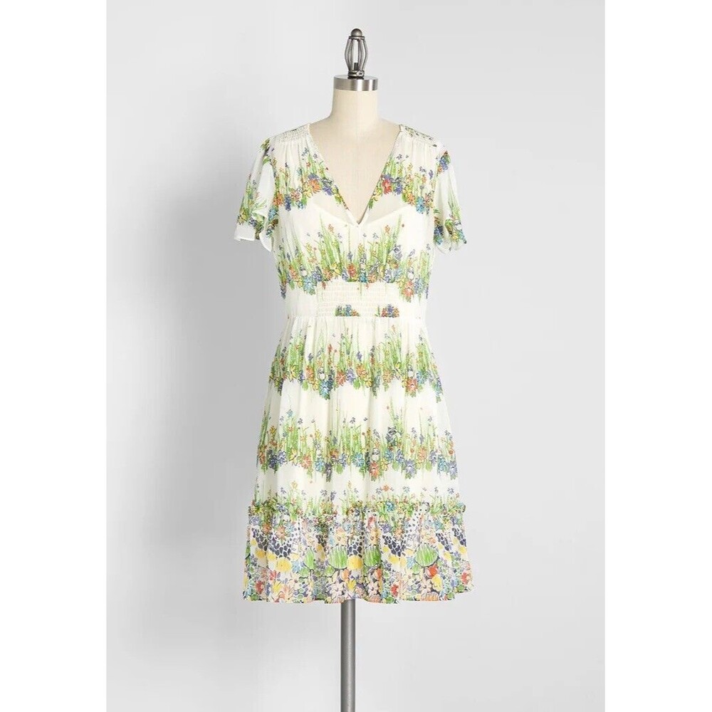 Modcloth Whimsy in‎ the Garden Fit and Flare Dress Size Floral Cottage Small NWT